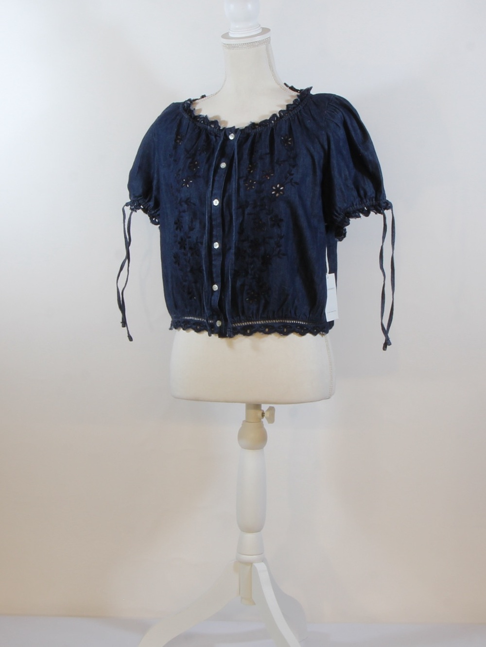 Free Assembly Women's Dark Washed Indigo Cropped Button-Front Peasant Blouse NWT